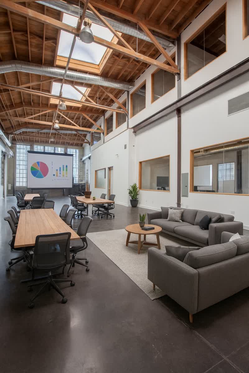 Open floor + lounge